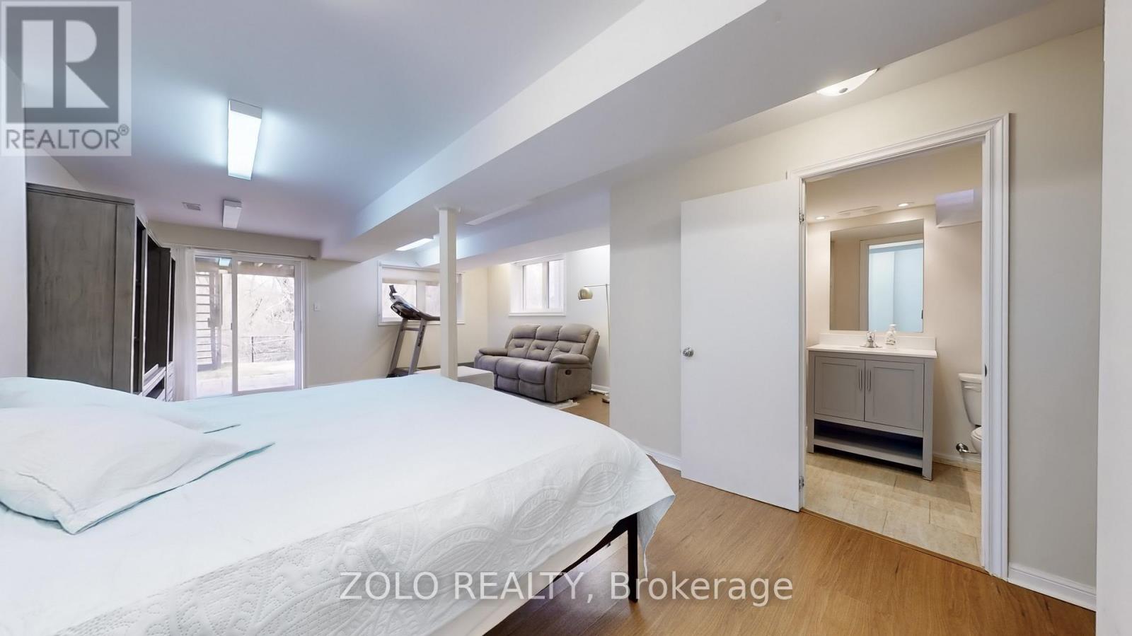 49 Collin Court, Richmond Hill, Ontario  L4E 0X6 - Photo 24 - N12125784