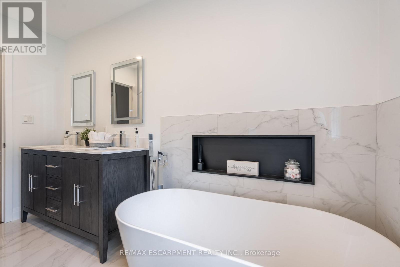 13 Woodend Drive, Hamilton, Ontario  L0R 1H2 - Photo 26 - X12149221