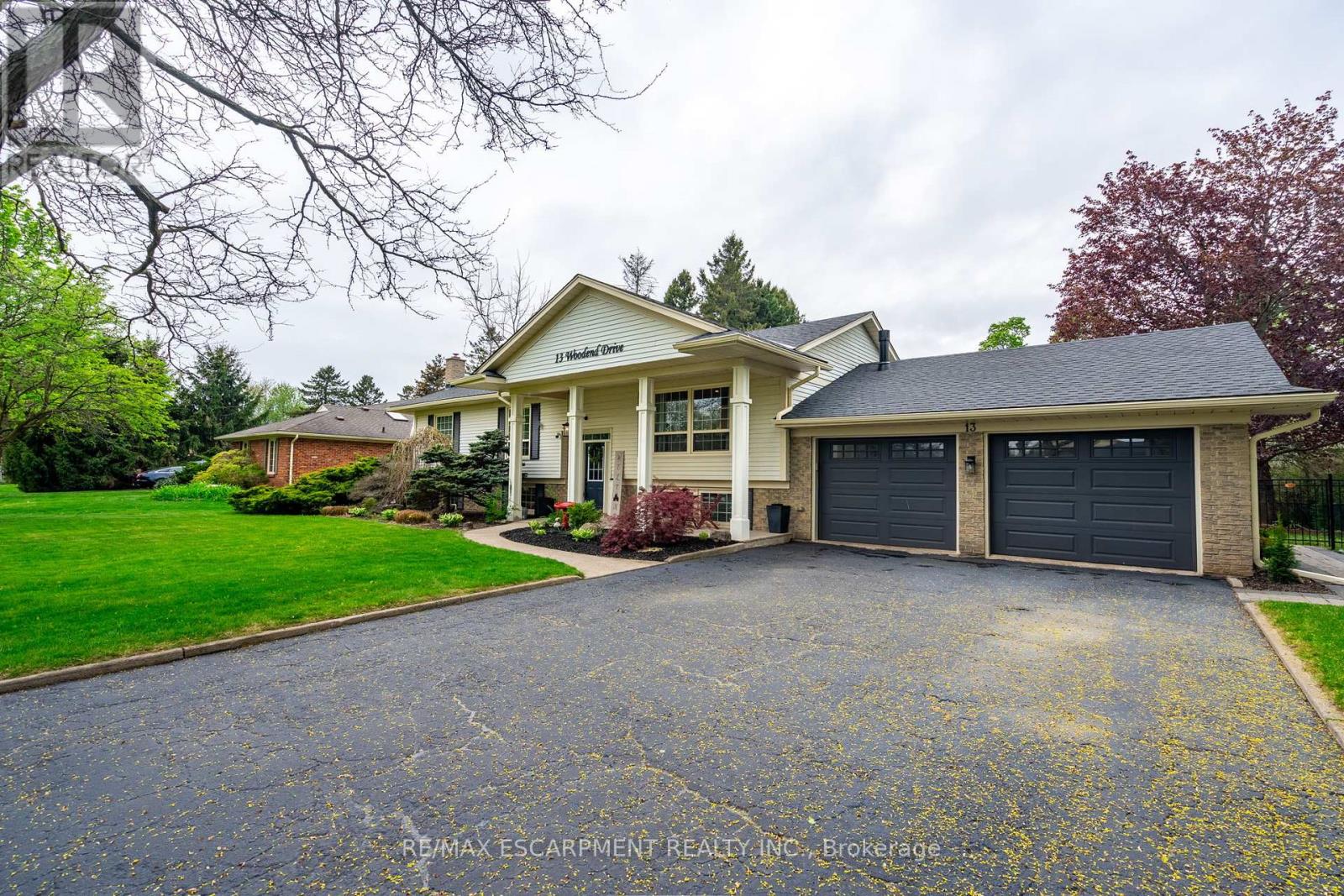 13 Woodend Drive, Hamilton, Ontario  L0R 1H2 - Photo 3 - X12149221