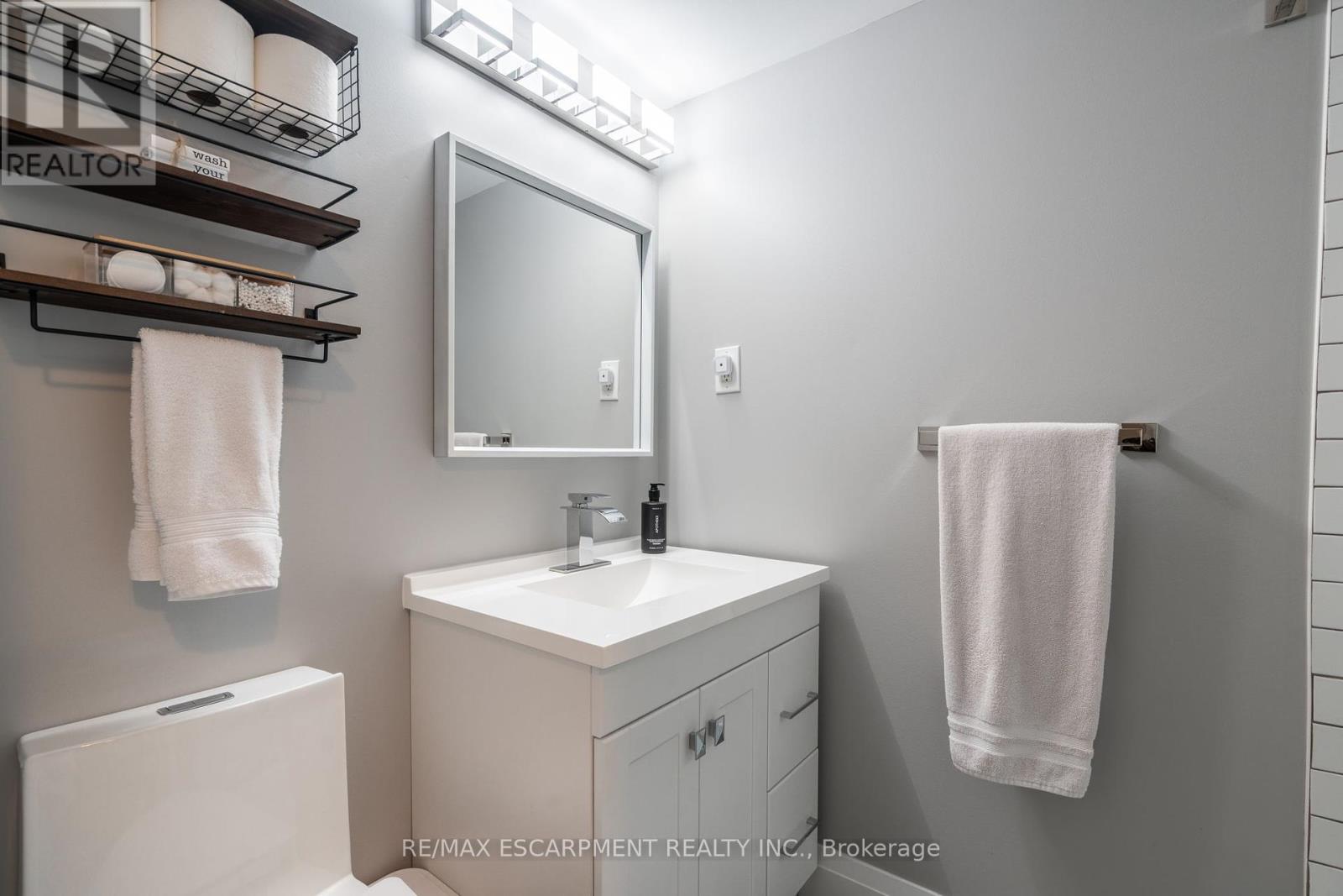 13 Woodend Drive, Hamilton, Ontario  L0R 1H2 - Photo 37 - X12149221