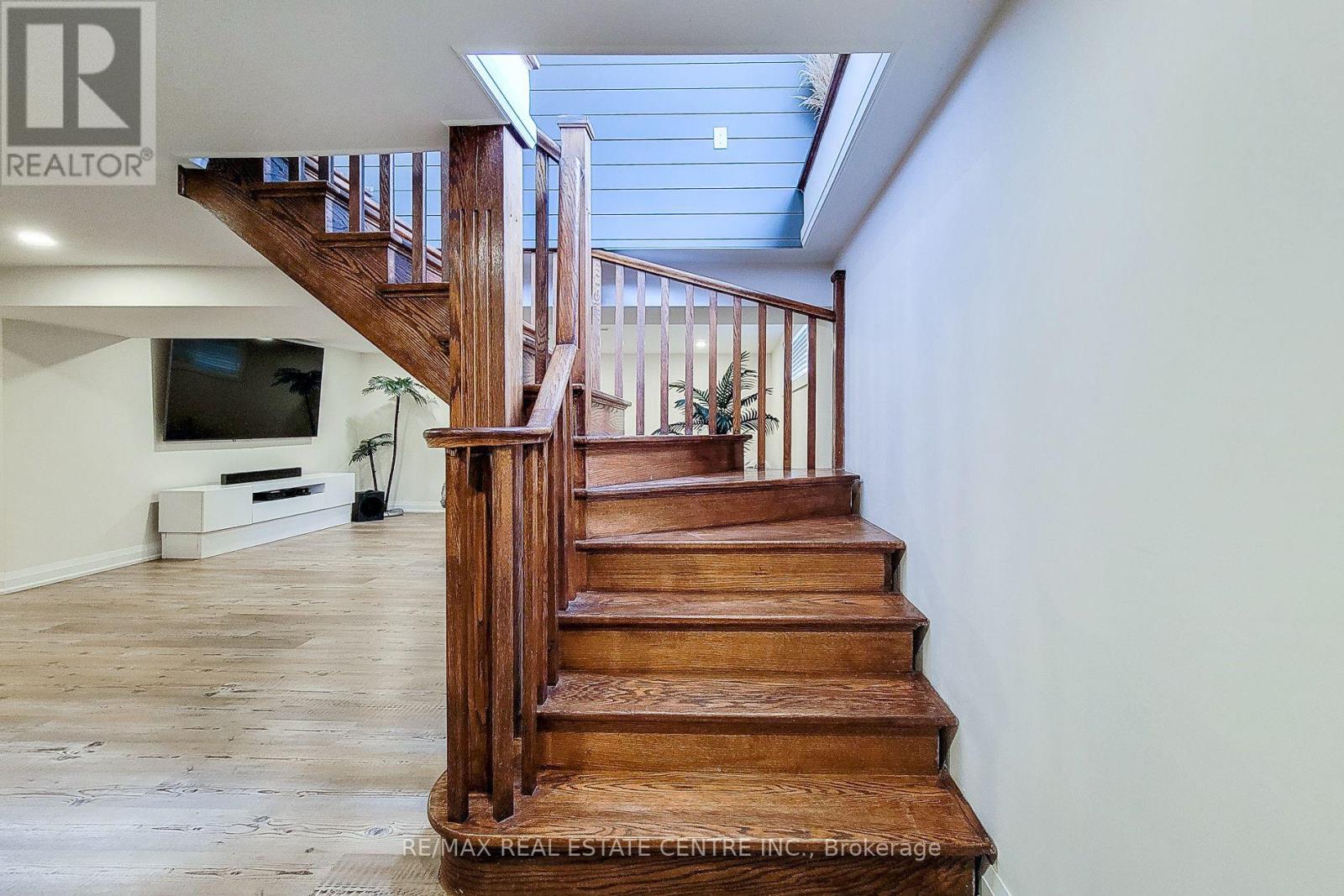 38 Stewart Street, Grimsby, Ontario  L3M 3M8 - Photo 22 - X12149247