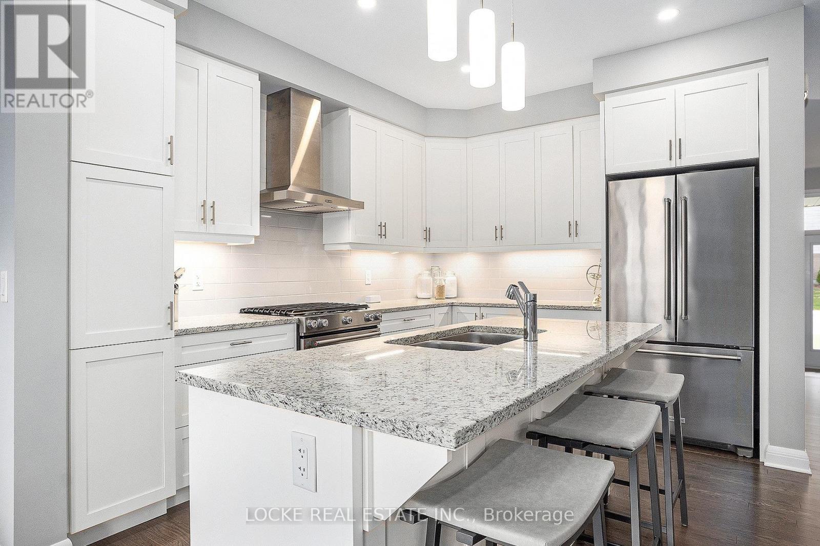 517 Pimiwidon Street, Ottawa, Ontario  K1K 5A1 - Photo 11 - X12149265