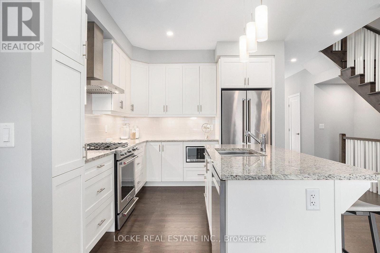517 Pimiwidon Street, Ottawa, Ontario  K1K 5A1 - Photo 12 - X12149265