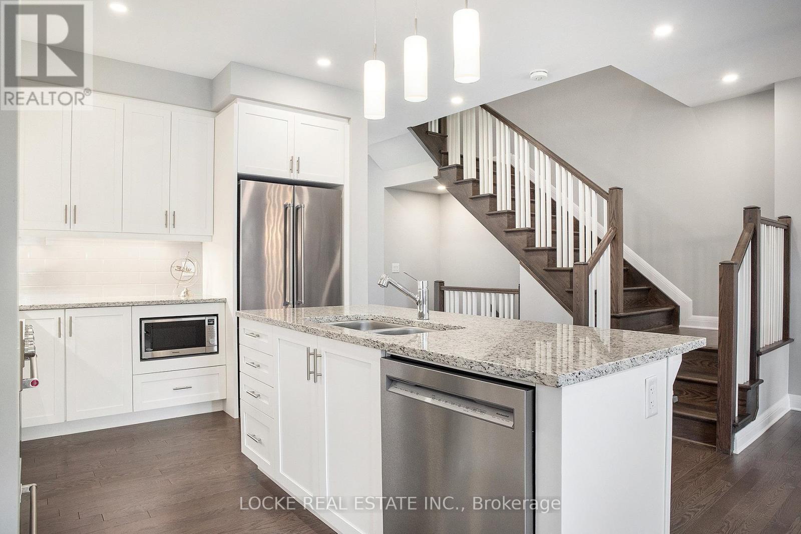 517 Pimiwidon Street, Ottawa, Ontario  K1K 5A1 - Photo 13 - X12149265
