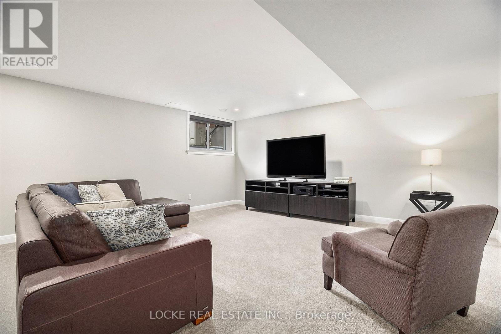 517 Pimiwidon Street, Ottawa, Ontario  K1K 5A1 - Photo 36 - X12149265
