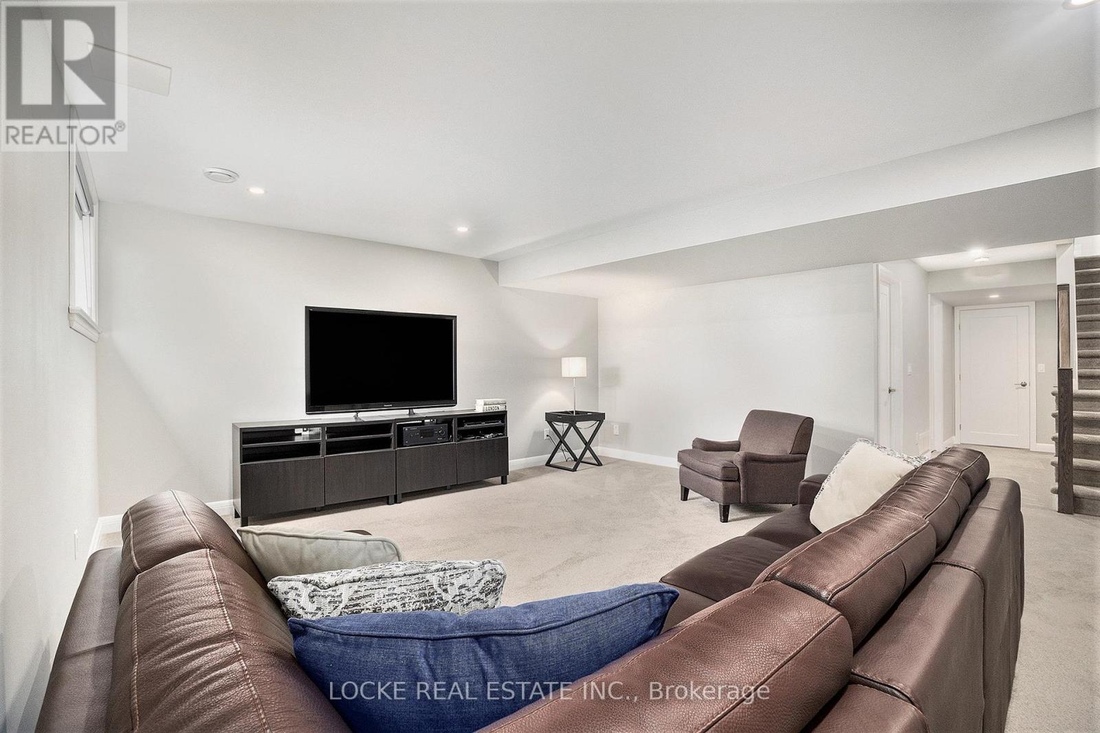 517 Pimiwidon Street, Ottawa, Ontario  K1K 5A1 - Photo 37 - X12149265