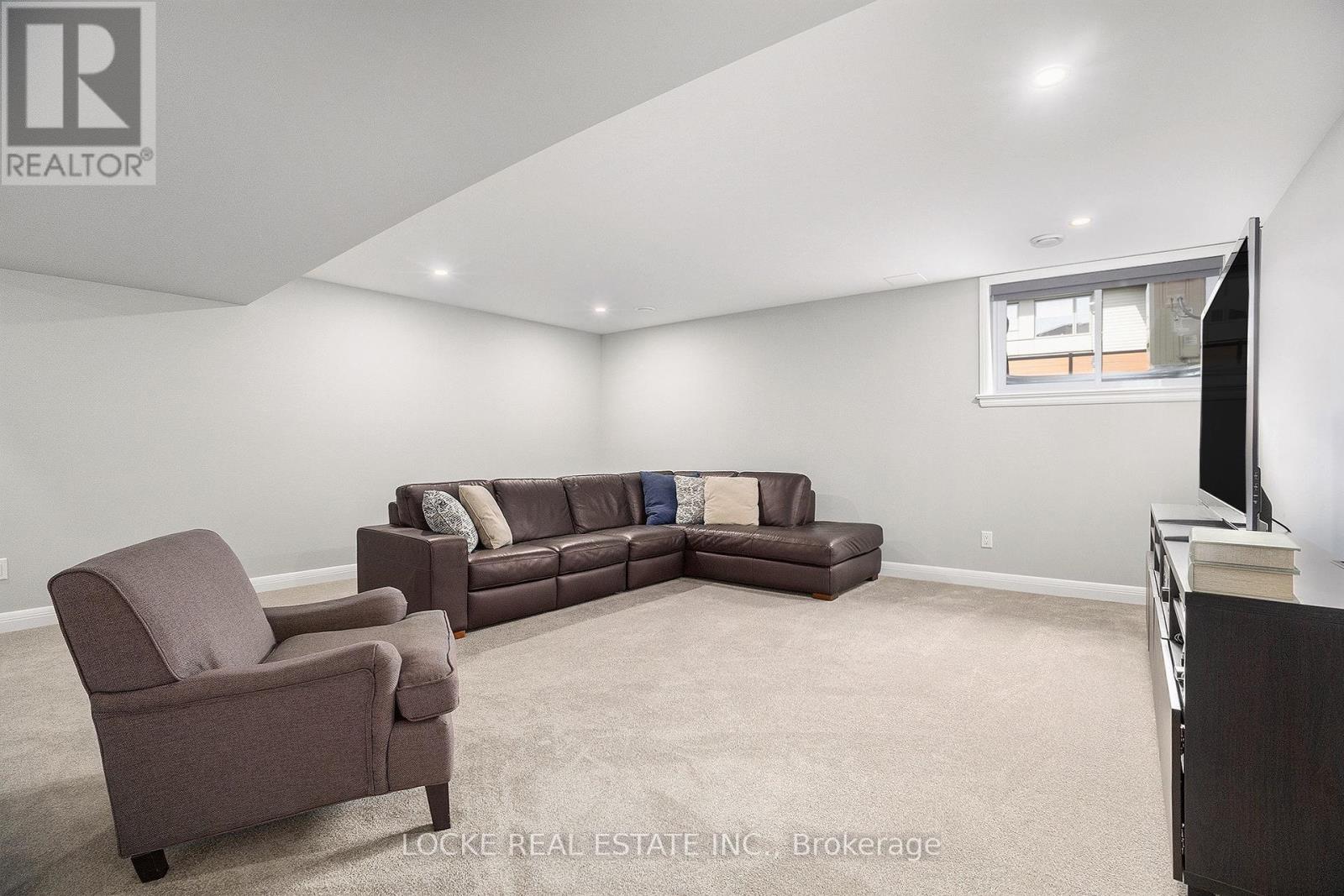 517 Pimiwidon Street, Ottawa, Ontario  K1K 5A1 - Photo 38 - X12149265
