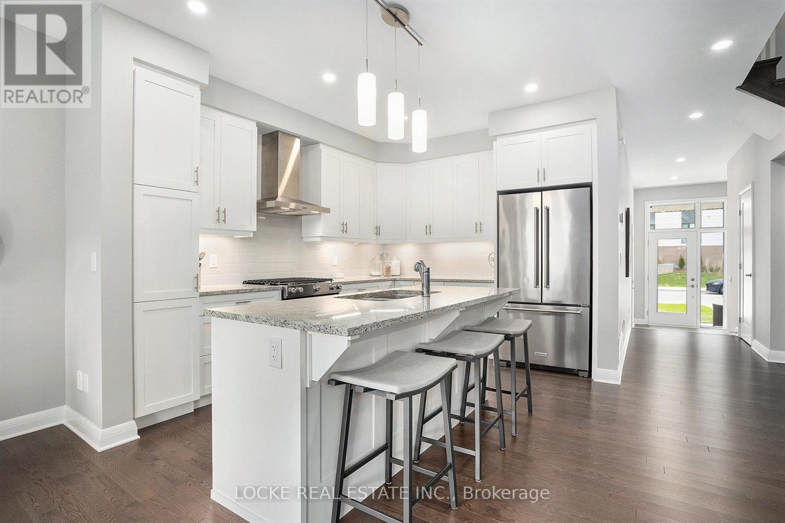 517 Pimiwidon Street, Ottawa, Ontario  K1K 5A1 - Photo 9 - X12149265