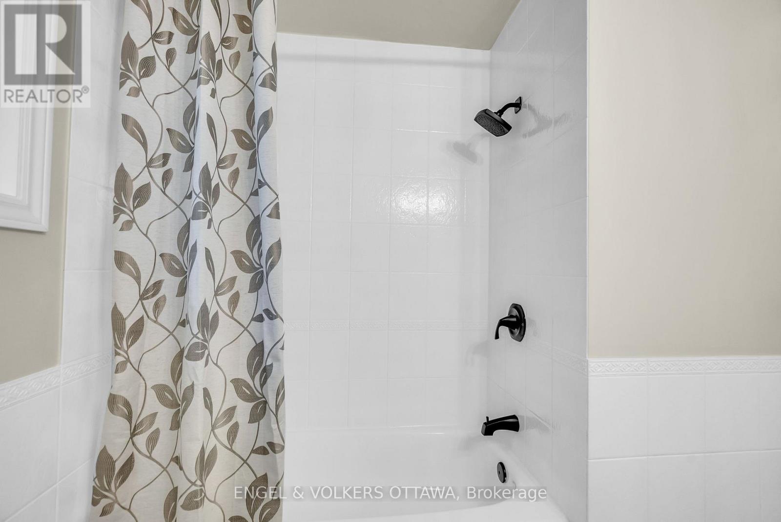 7359 Marcella Drive, Ottawa, Ontario  K4P 1P7 - Photo 23 - X12149270