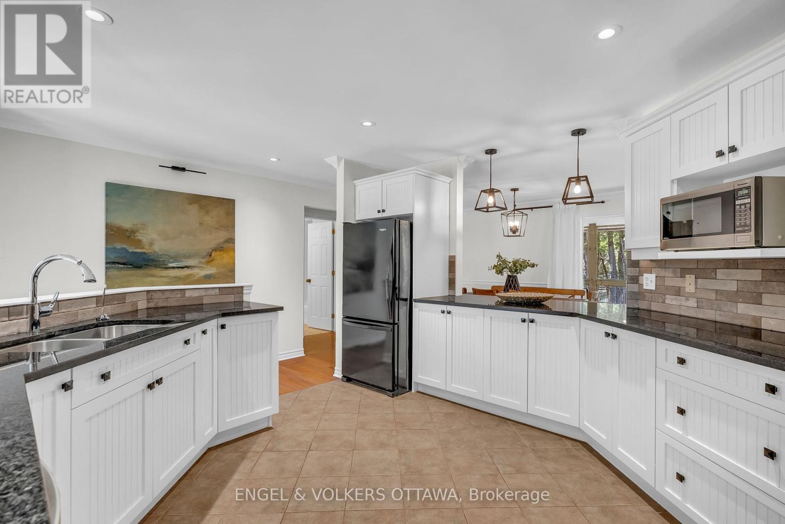 7359 Marcella Drive, Ottawa, Ontario  K4P 1P7 - Photo 6 - X12149270