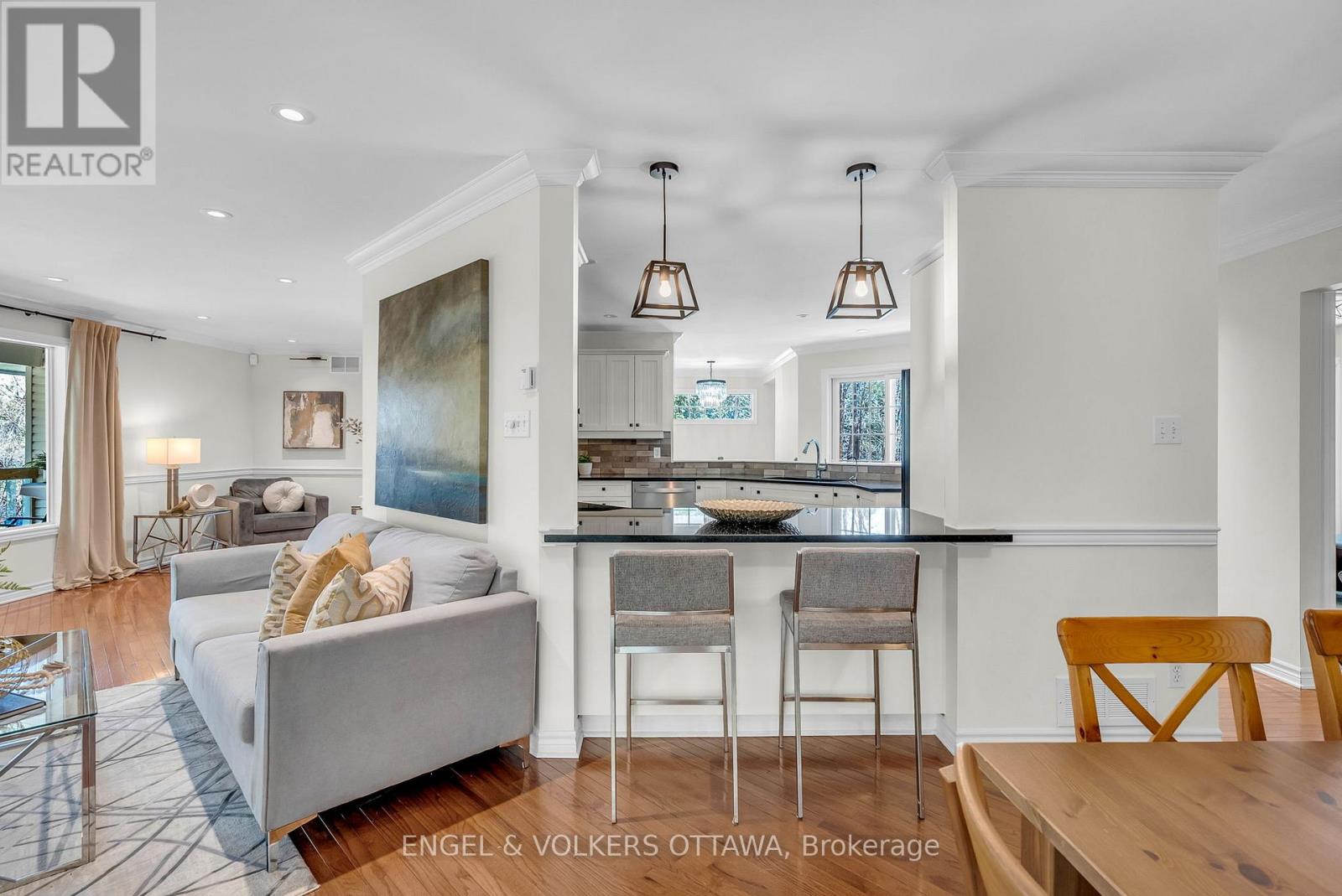 7359 Marcella Drive, Ottawa, Ontario  K4P 1P7 - Photo 8 - X12149270
