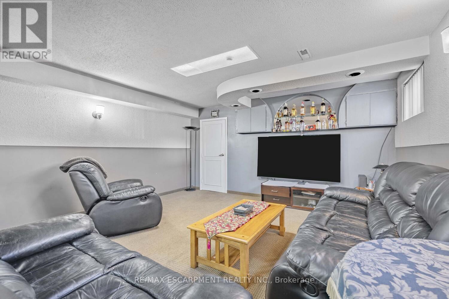 1227 Alexandra Avenue, Mississauga, Ontario  L5E 2A4 - Photo 10 - W12130837