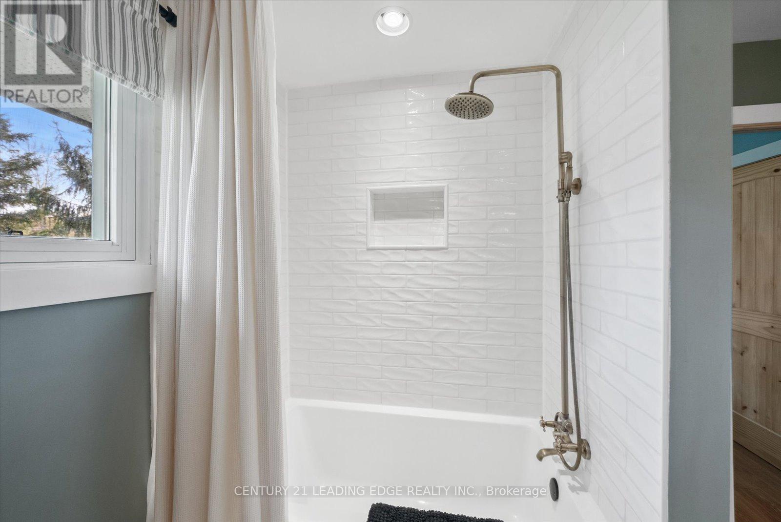 698 Lake Drive S, Georgina (Keswick South), Ontario  L4P 1V1 - Photo 18 - N12149257