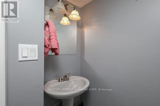 1805 Whitehall Drive, London East, Ontario  N5W 1Z2 - Photo 6 - X12149312