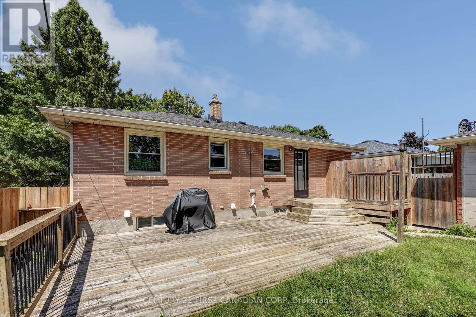 1805 Whitehall Drive, London East, Ontario  N5W 1Z2 - Photo 8 - X12149312