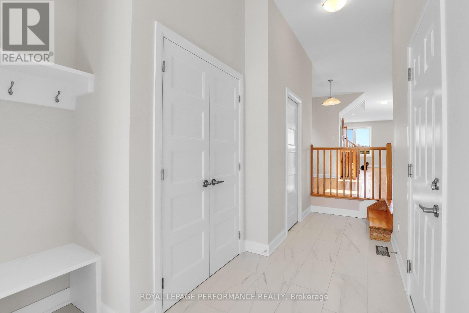 71 Esban Drive, Ottawa, Ontario  K1X 0H3 - Photo 4 - X12149278