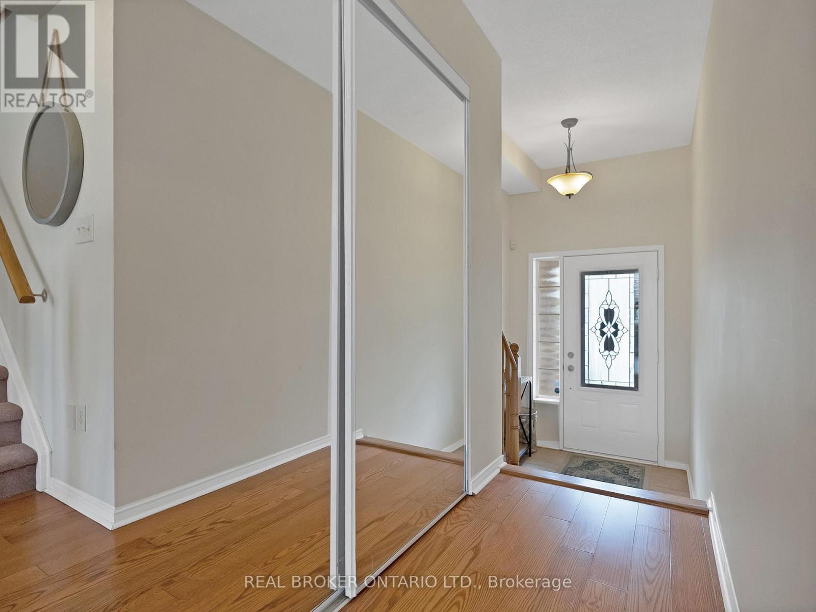 Property at 505 ROSSLAND ROAD E image 4