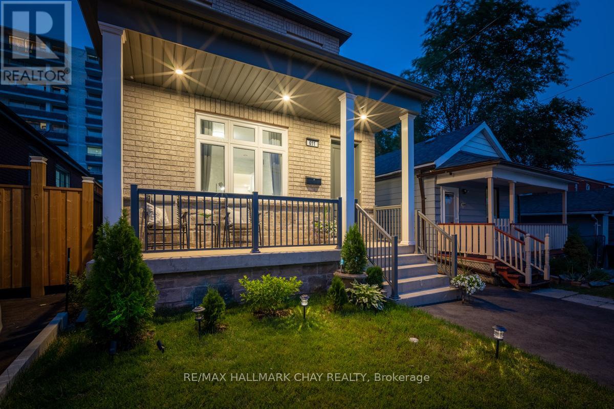 611 Northcliffe Boulevard, Toronto, Ontario  M6E 3L8 - Photo 2 - C12149286