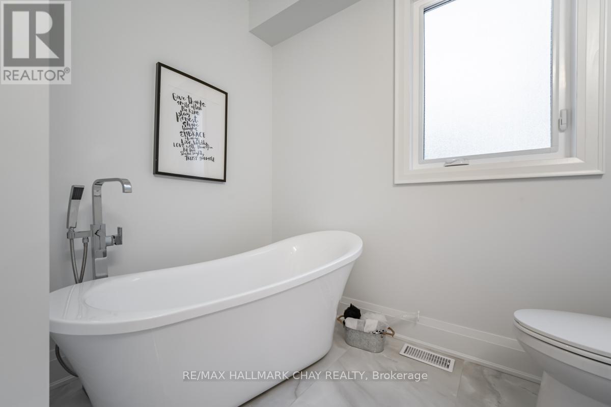 611 Northcliffe Boulevard, Toronto, Ontario  M6E 3L8 - Photo 26 - C12149286
