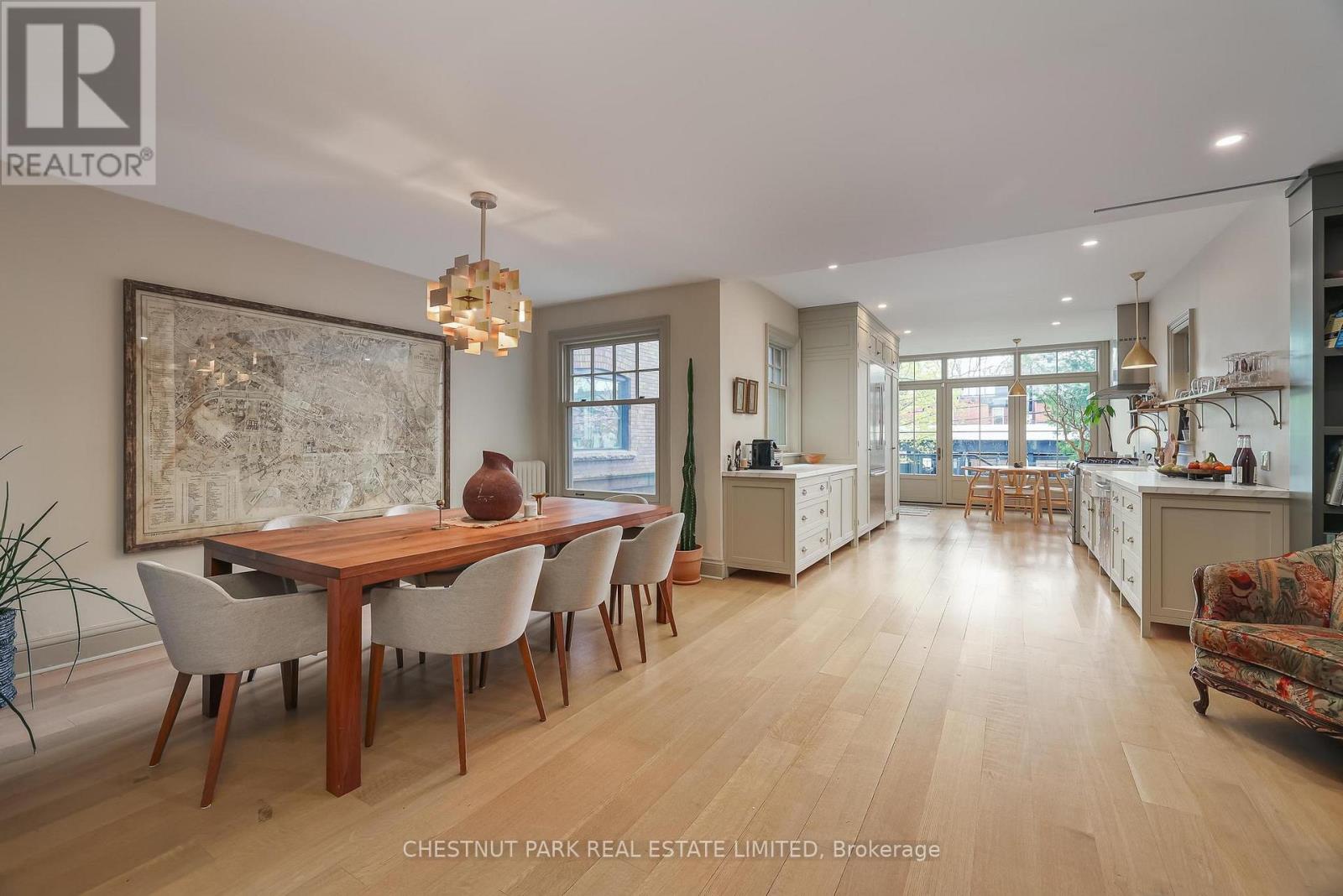 15 MCMASTER AVENUE, Toronto, Ontario