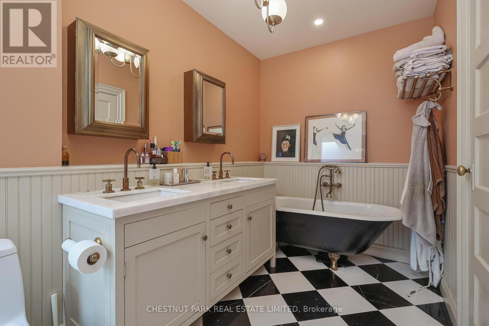 15 Mcmaster Avenue, Toronto, Ontario  M4V 1A8 - Photo 19 - C12149314