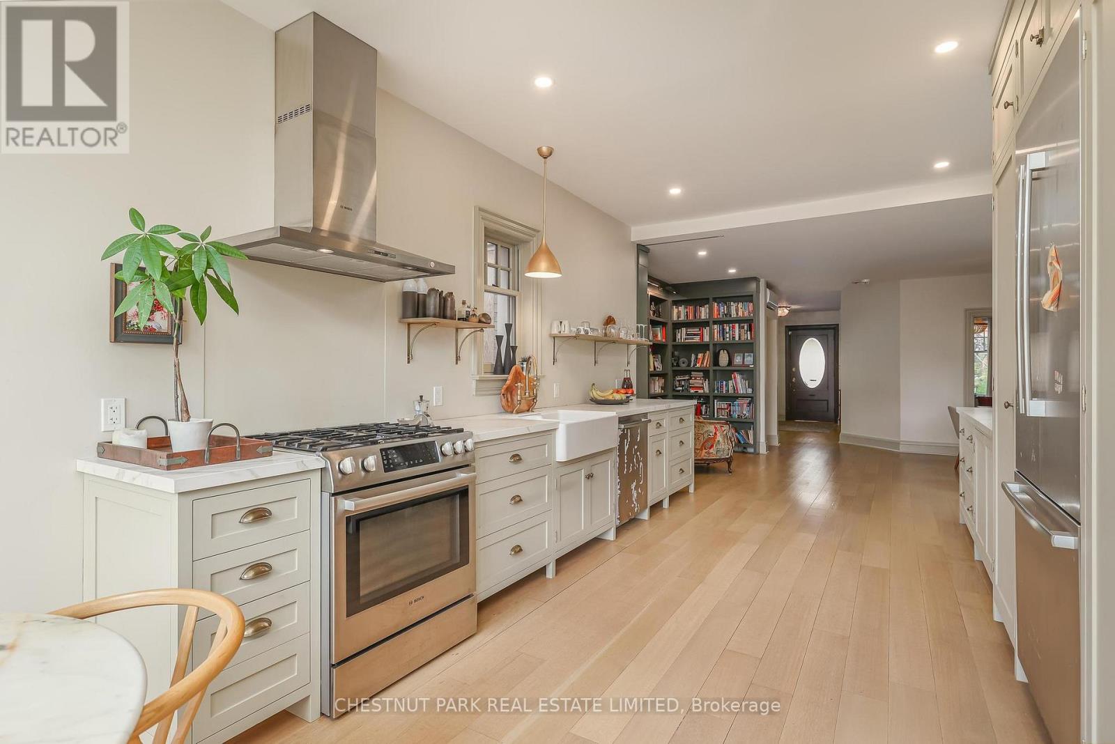 15 Mcmaster Avenue, Toronto, Ontario  M4V 1A8 - Photo 7 - C12149314