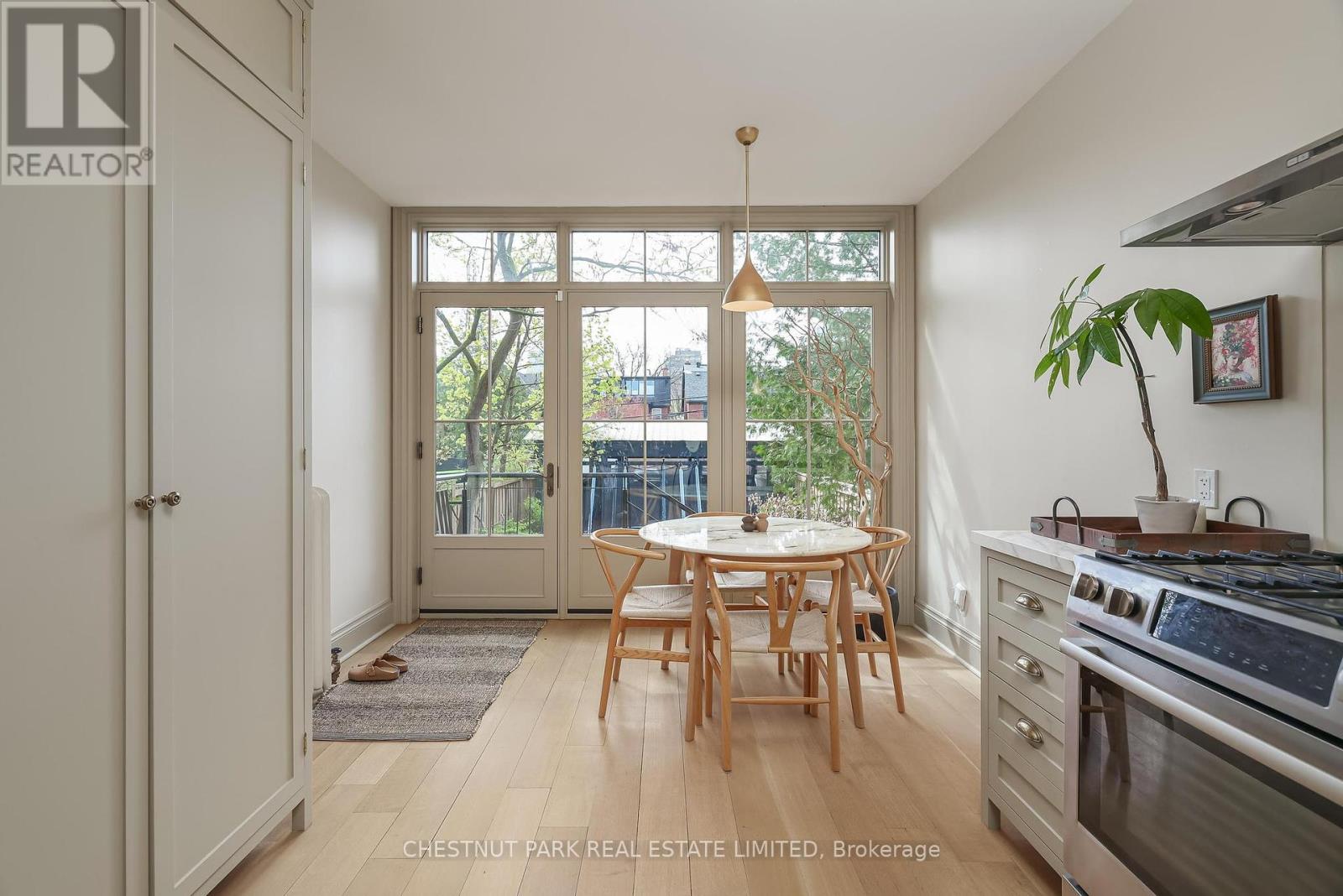 15 Mcmaster Avenue, Toronto, Ontario  M4V 1A8 - Photo 9 - C12149314