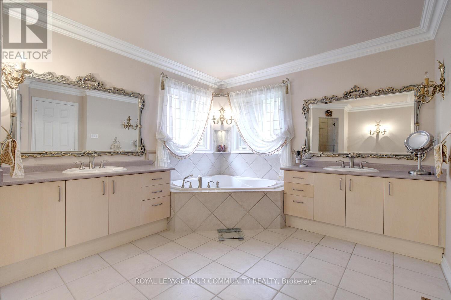 119 Thornhill Woods Drive, Vaughan, Ontario  L4J 8R5 - Photo 34 - N12149274