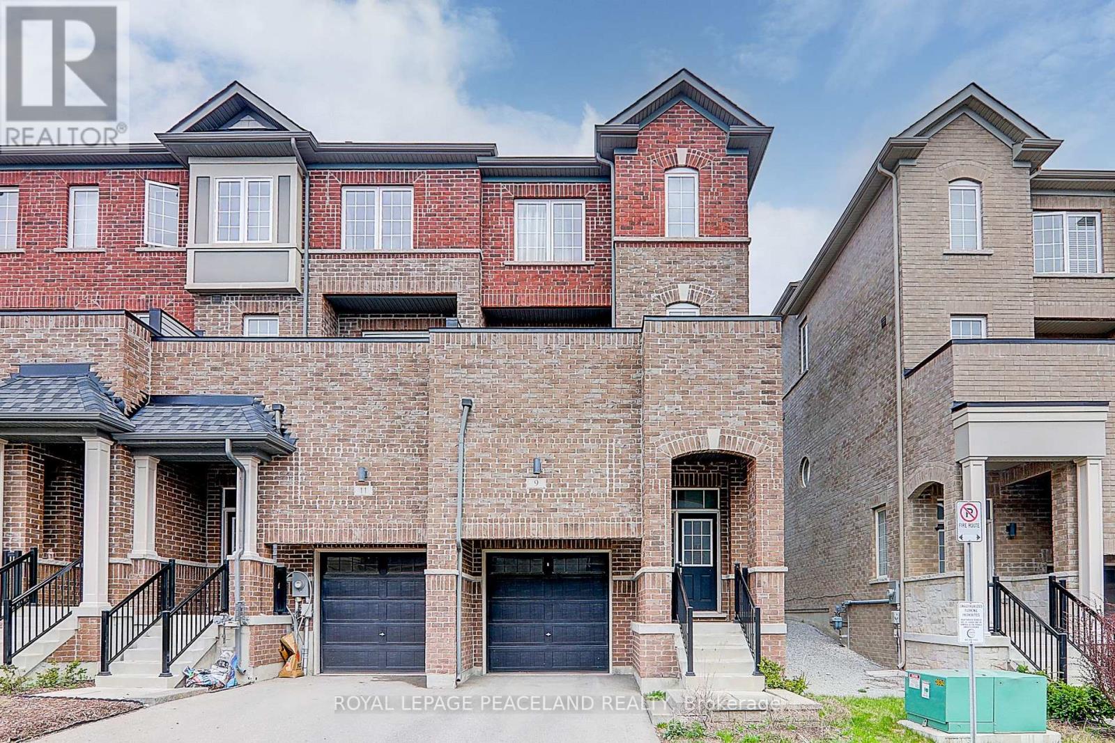 9 HESWALL LANE, Newmarket, Ontario