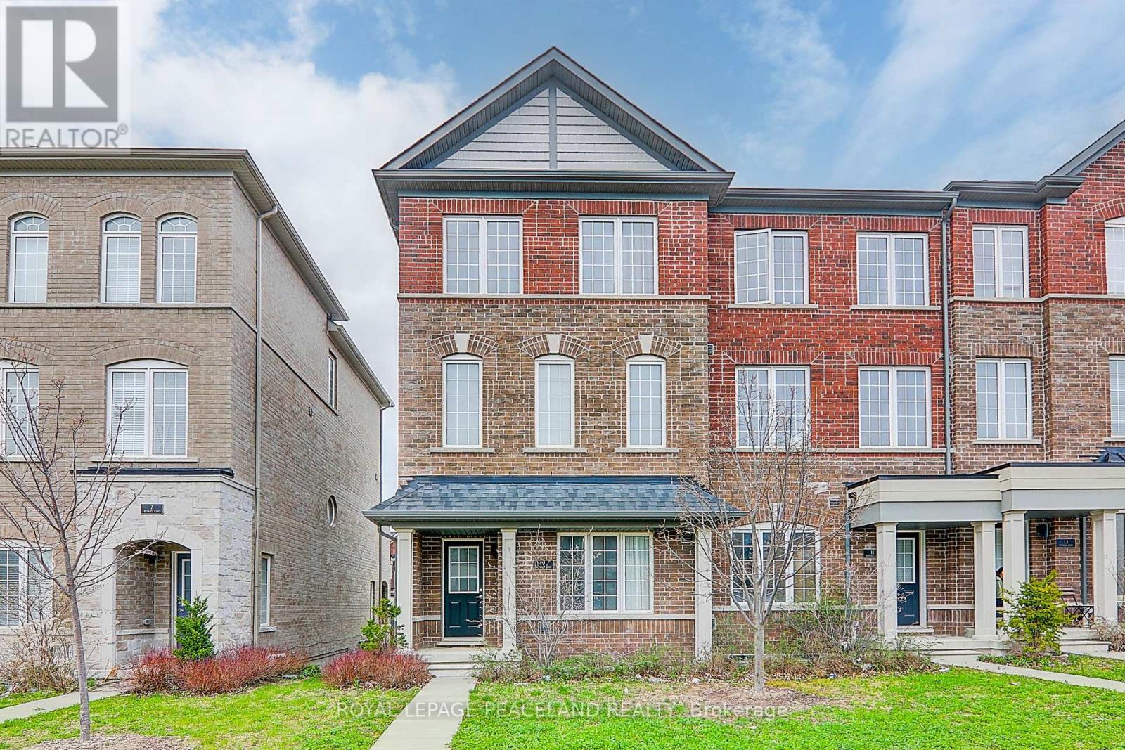 9 Heswall Lane, Newmarket, Ontario  L3Y 0E3 - Photo 2 - N12149294