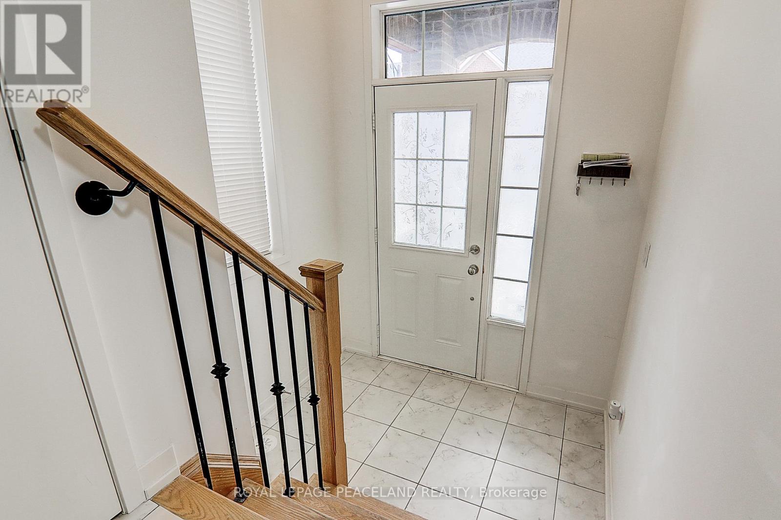 9 Heswall Lane, Newmarket, Ontario  L3Y 0E3 - Photo 3 - N12149294