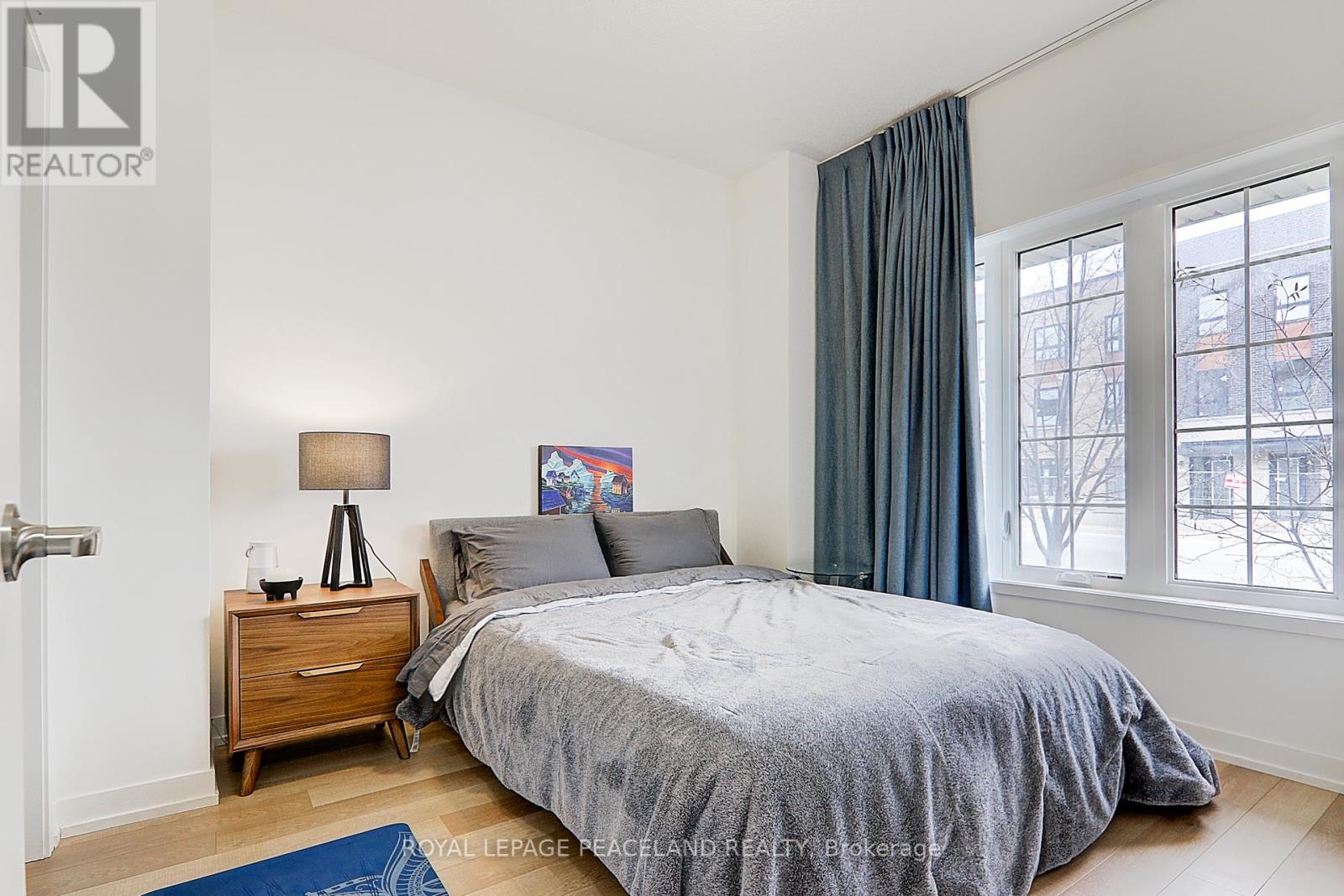9 Heswall Lane, Newmarket, Ontario  L3Y 0E3 - Photo 4 - N12149294