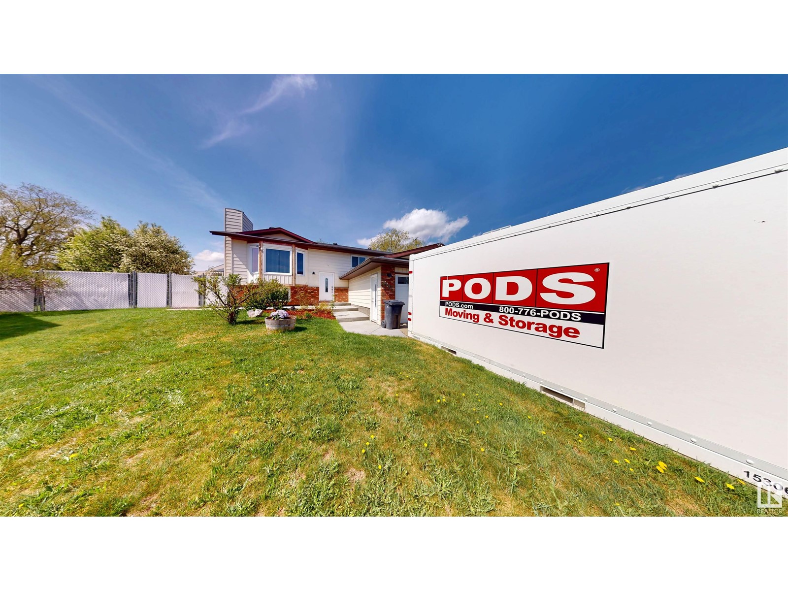 Property at 4121 48 AV image 2