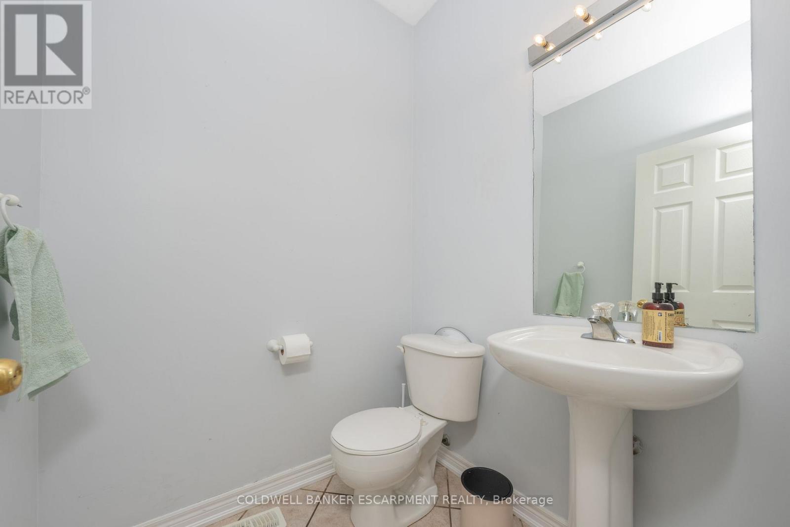 39 Hurst Street, Halton Hills, Ontario  L7J 2Z8 - Photo 18 - W12149277