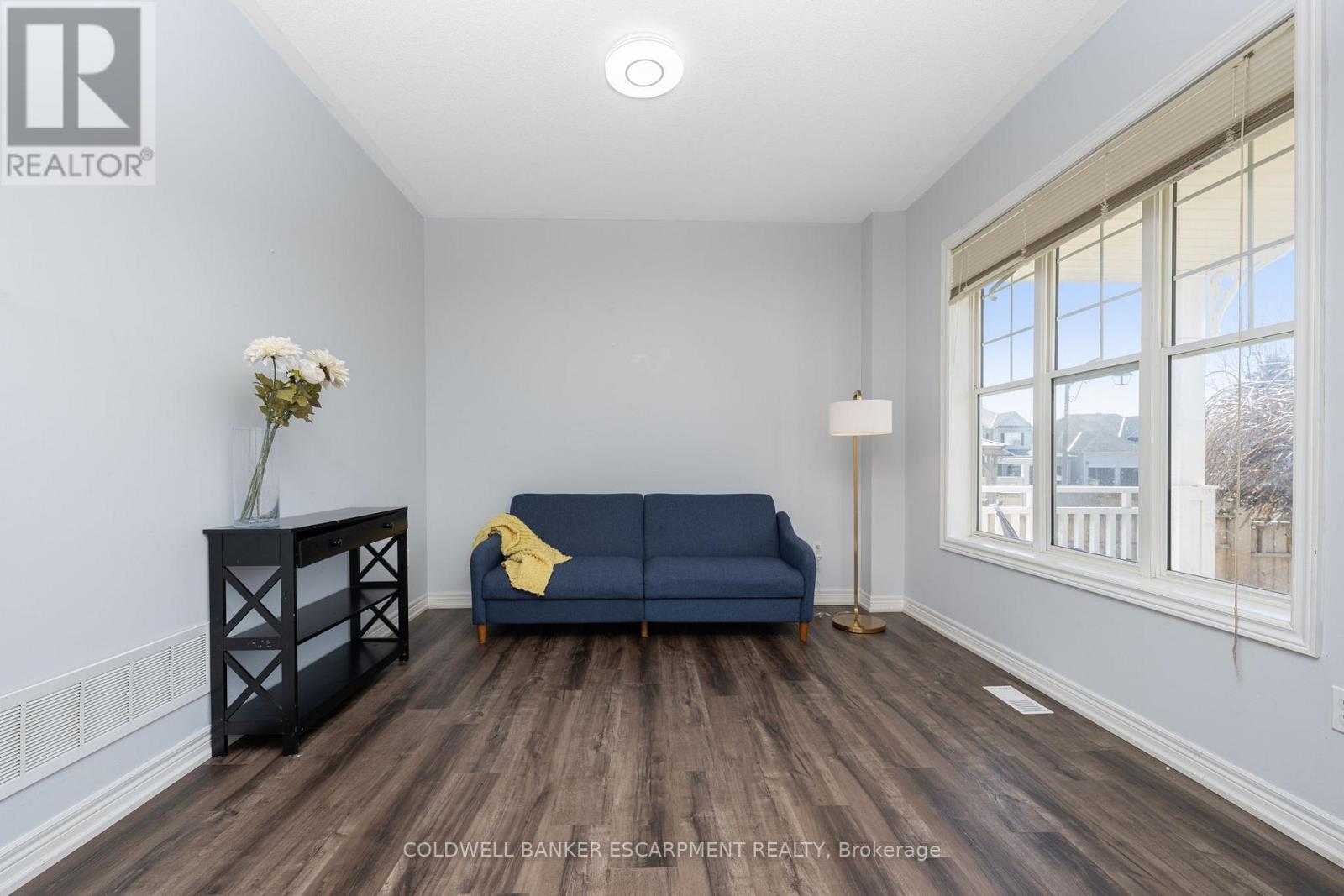 39 Hurst Street, Halton Hills, Ontario  L7J 2Z8 - Photo 8 - W12149277