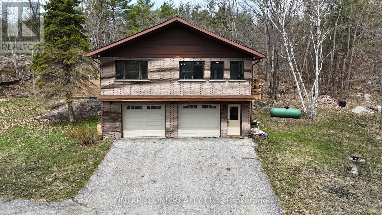 1045 Cowbell Lane, Gravenhurst, Ontario  P0E 1N0 - Photo 24 - X12109376