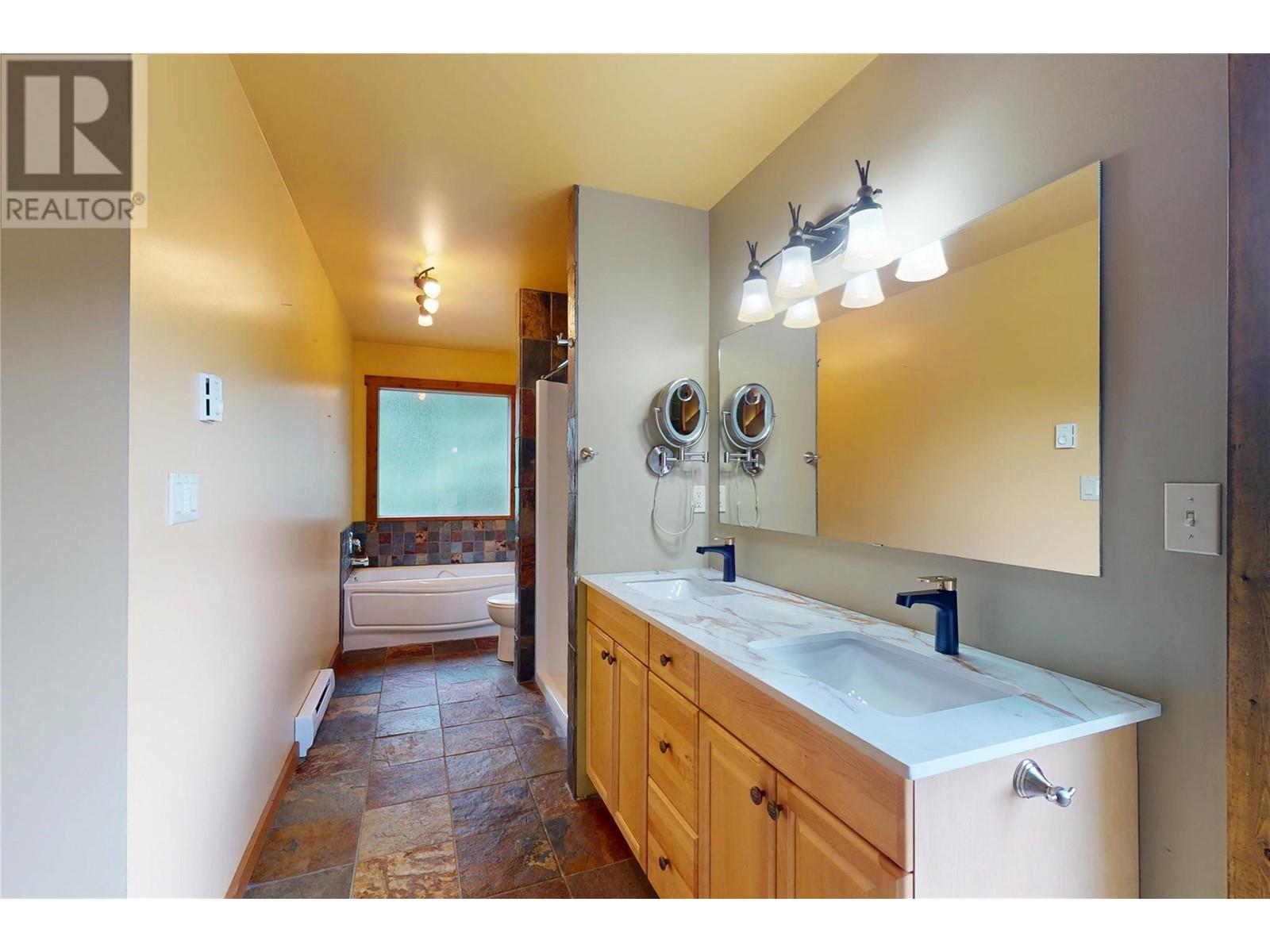 10600 Columbia Way, Vernon, British Columbia  V1H 2B4 - Photo 28 - 10347739