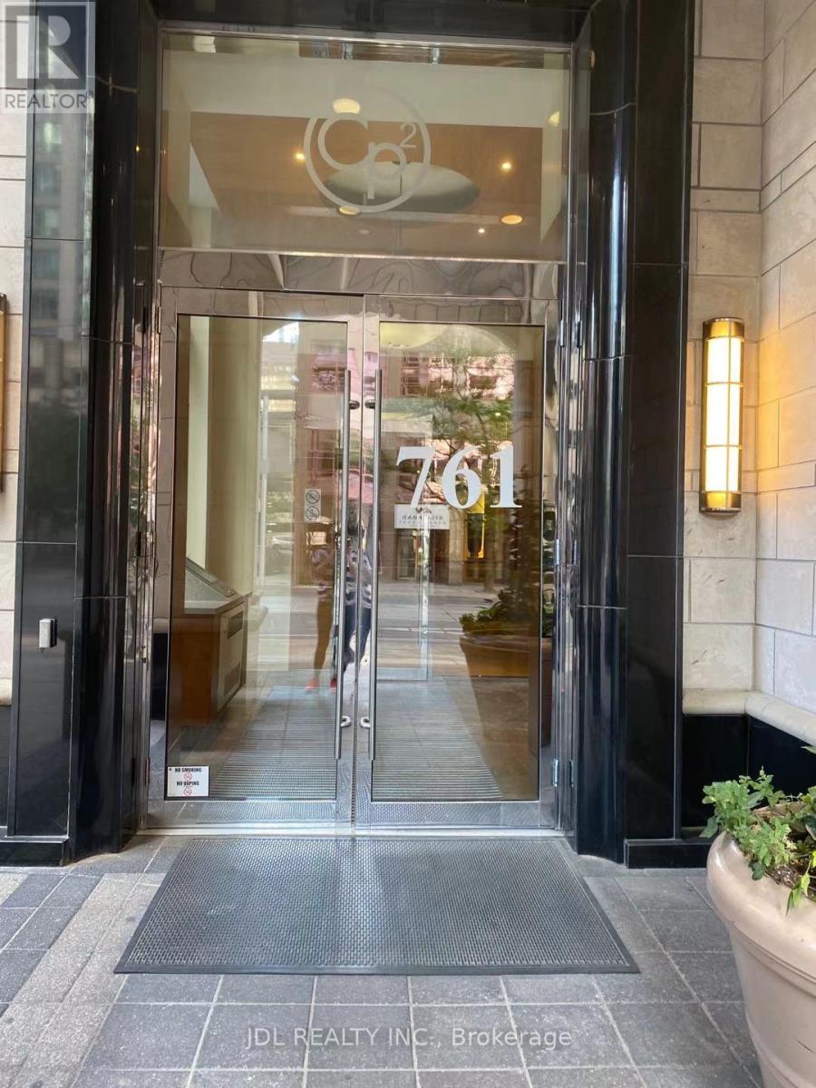 907 - 761 Bay Street, Toronto (Bay Street Corridor), Ontario  M5G 2R2 - Photo 1 - C12129132