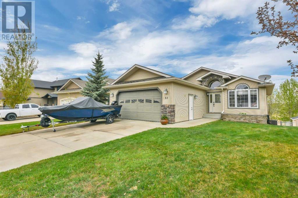 61 Pondside Crescent, Blackfalds, Alberta  T4M 0G3 - Photo 2 - A2220282