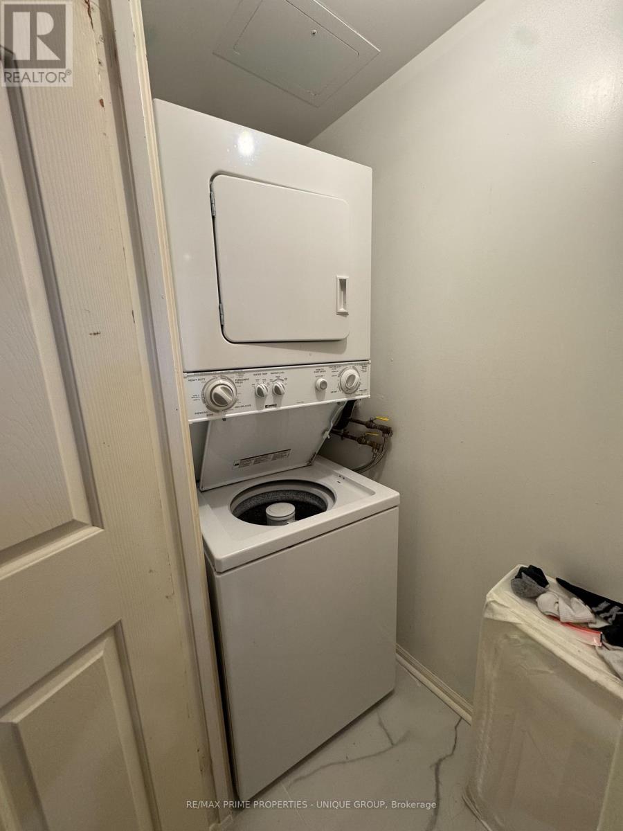 1206 - 717 Bay Street, Toronto, Ontario  M5G 2J9 - Photo 16 - C12081231
