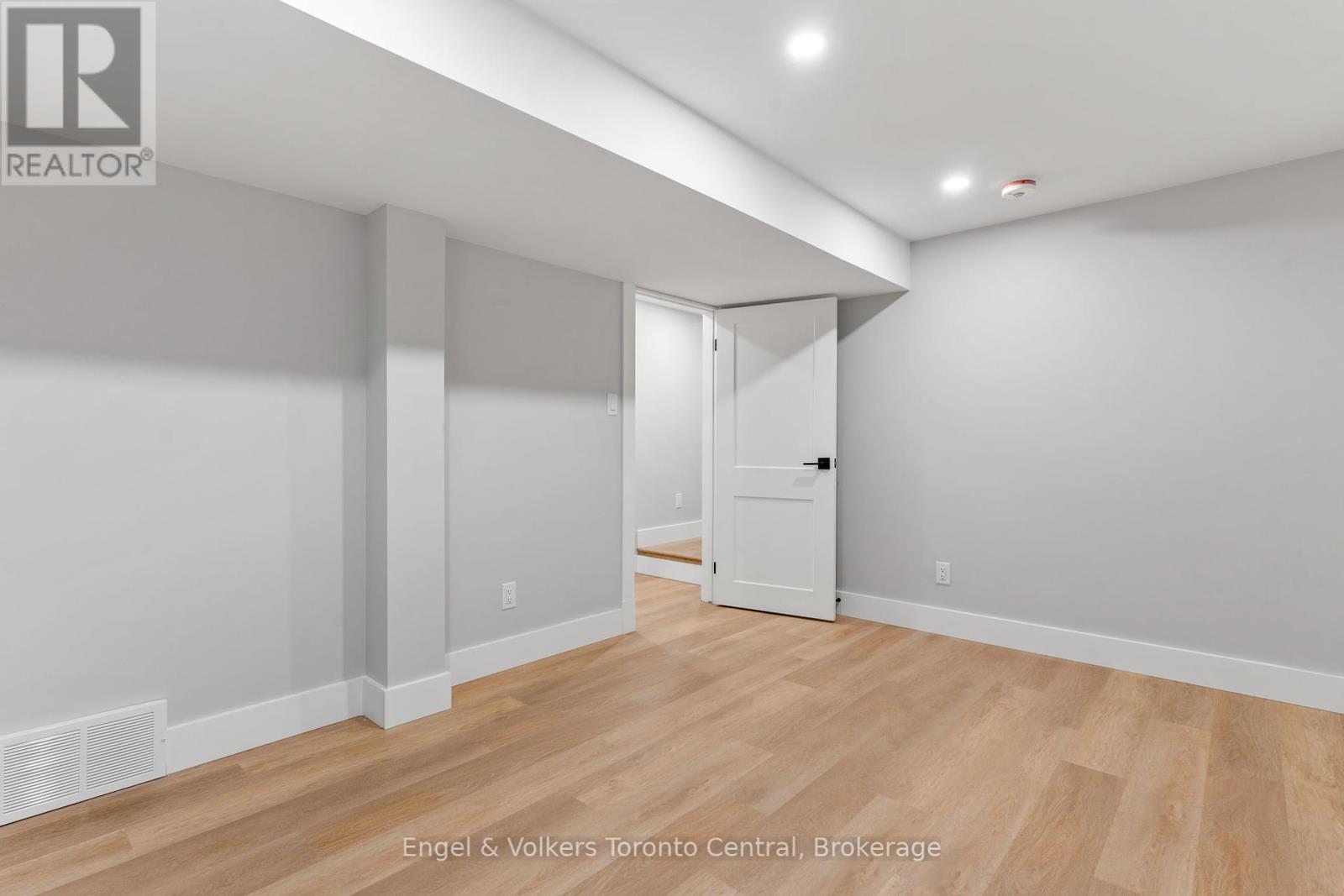 57 Crawford Street, Chatsworth, Ontario  N0H 1G0 - Photo 38 - X12149351