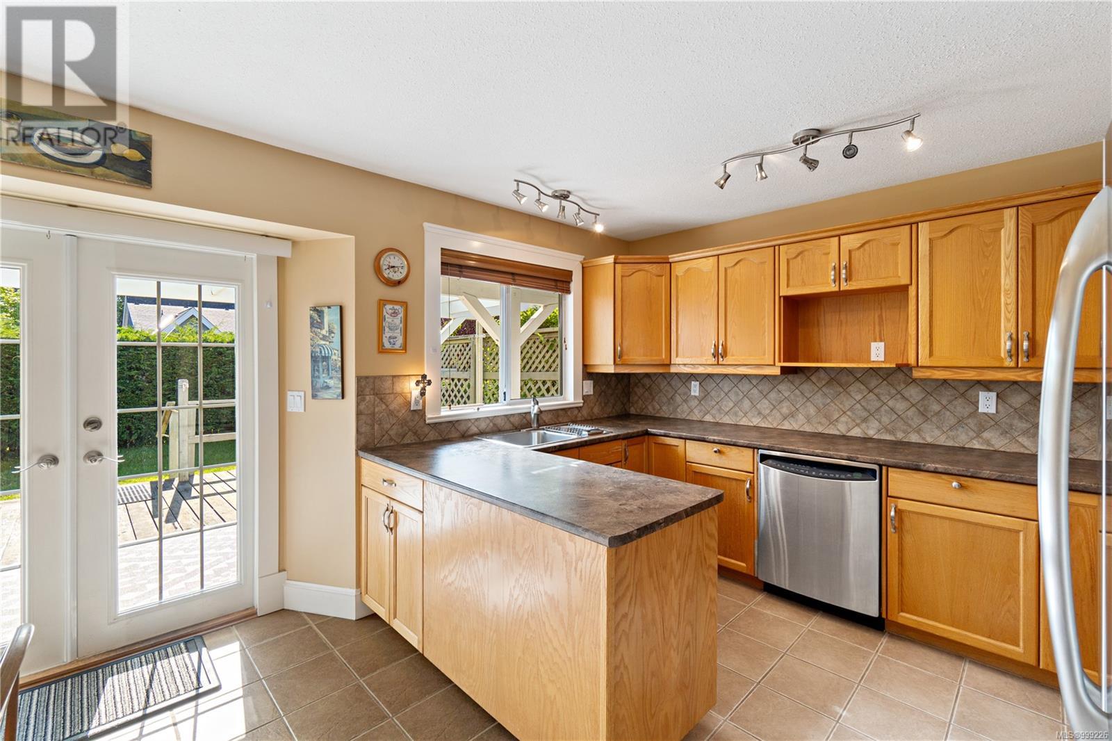 Property at 628 Alder St image 1