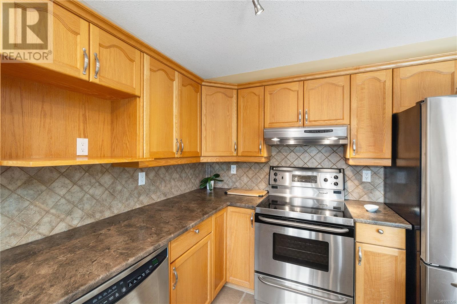 Property at 628 Alder St image 4