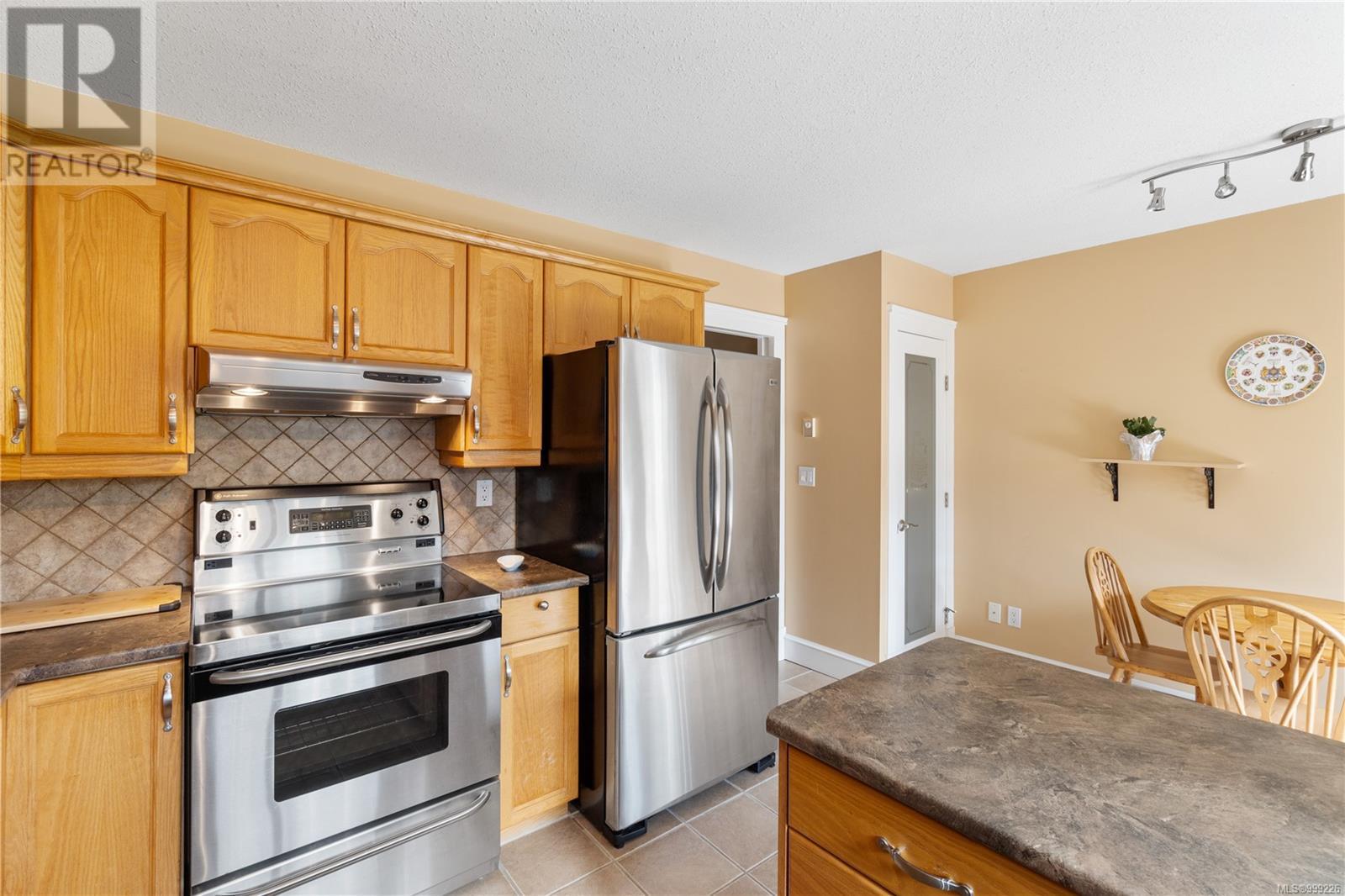 Property at 628 Alder St image 3