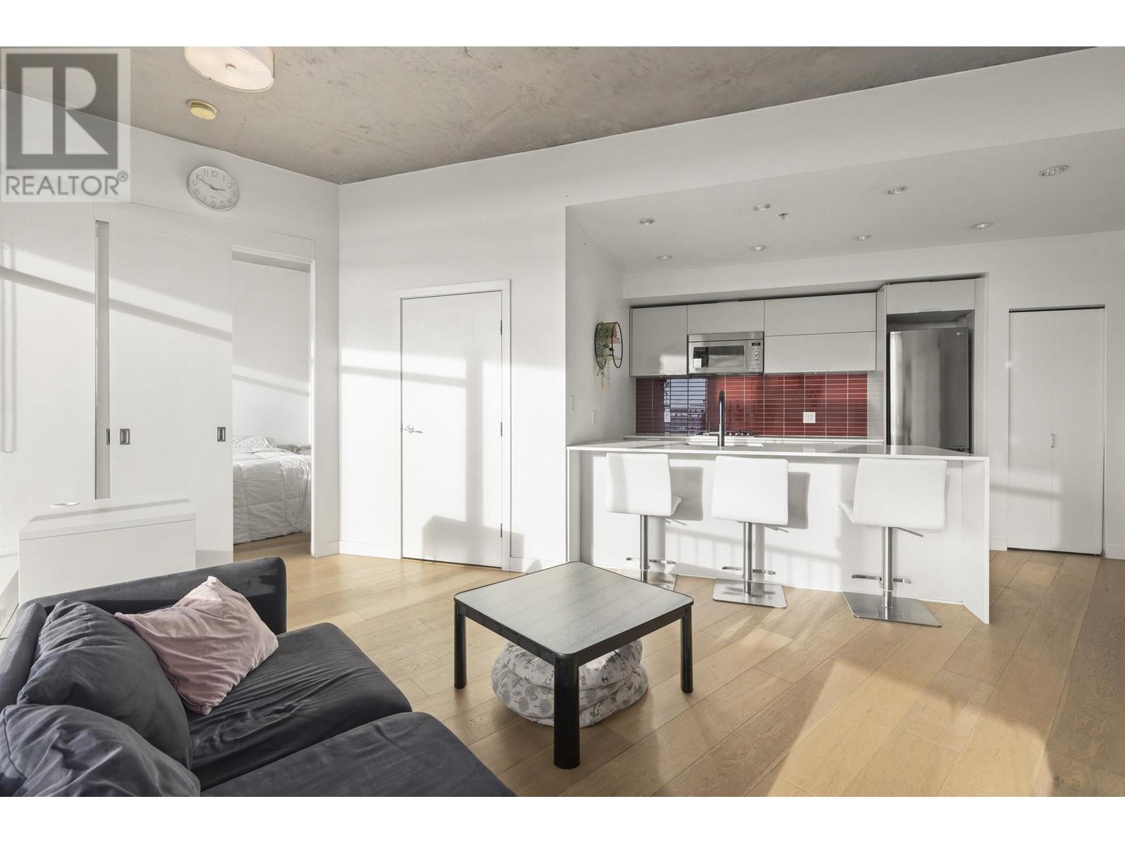 Listing Picture 9 of 27 : 4108 128 W CORDOVA STREET, Vancouver / 溫哥華 - 魯藝地產 Yvonne Lu Group - MLS Medallion Club Member