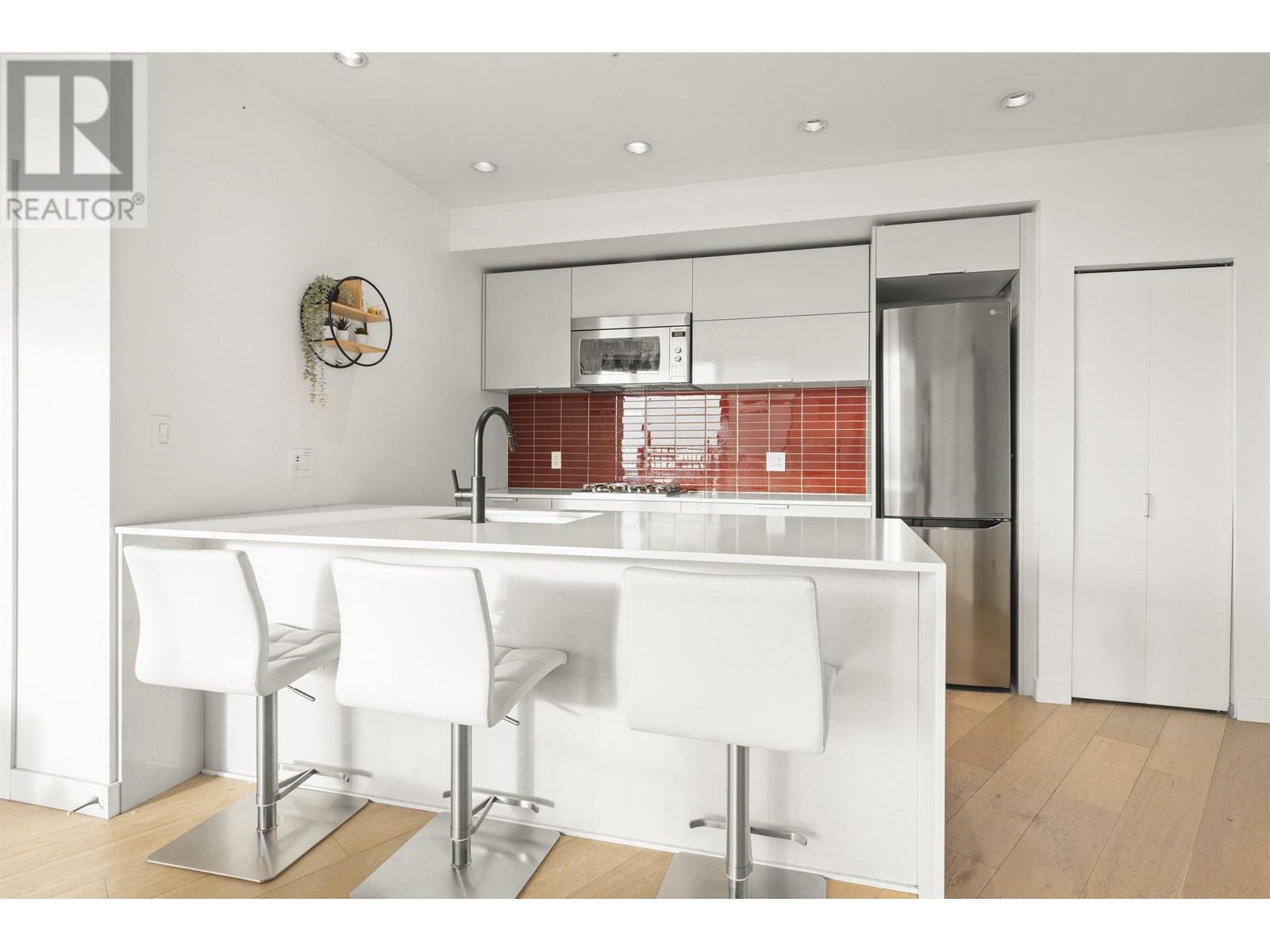 Listing Picture 10 of 27 : 4108 128 W CORDOVA STREET, Vancouver / 溫哥華 - 魯藝地產 Yvonne Lu Group - MLS Medallion Club Member