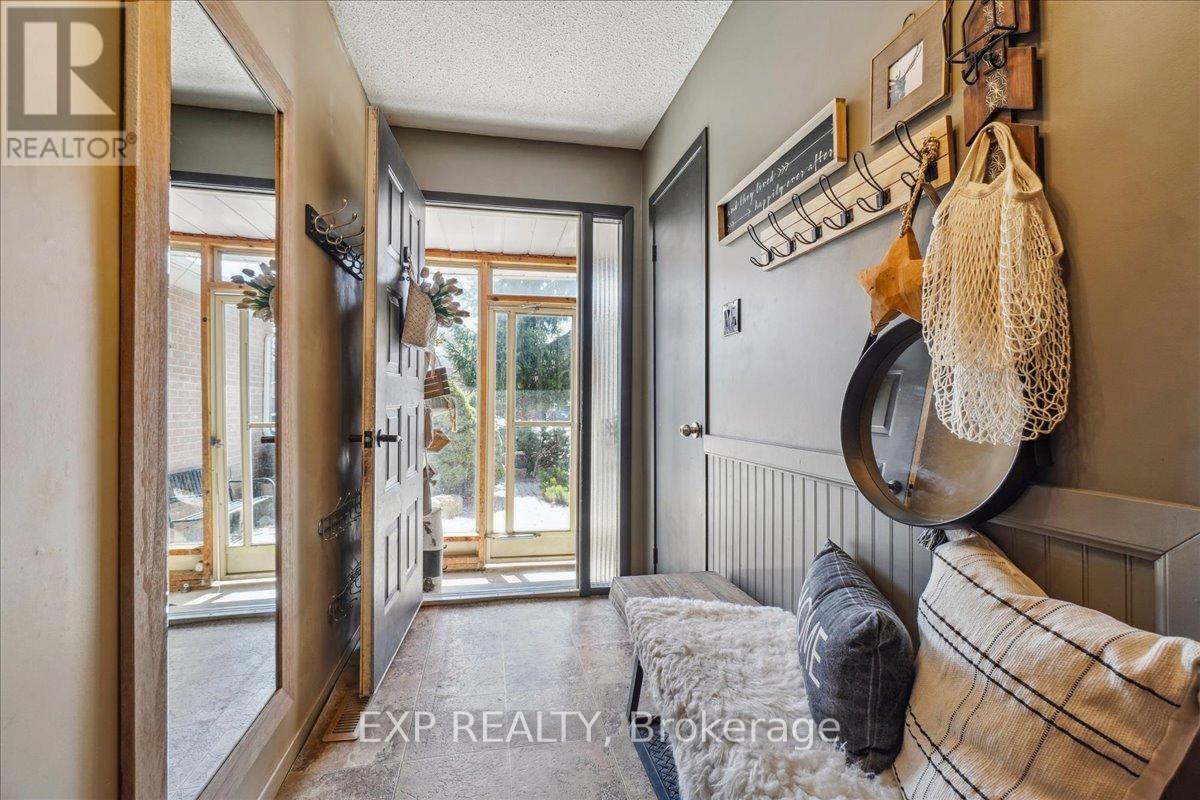 7 Rosset Valley Court, Halton Hills (Georgetown), Ontario  L7G 5E1 - Photo 6 - W12100290