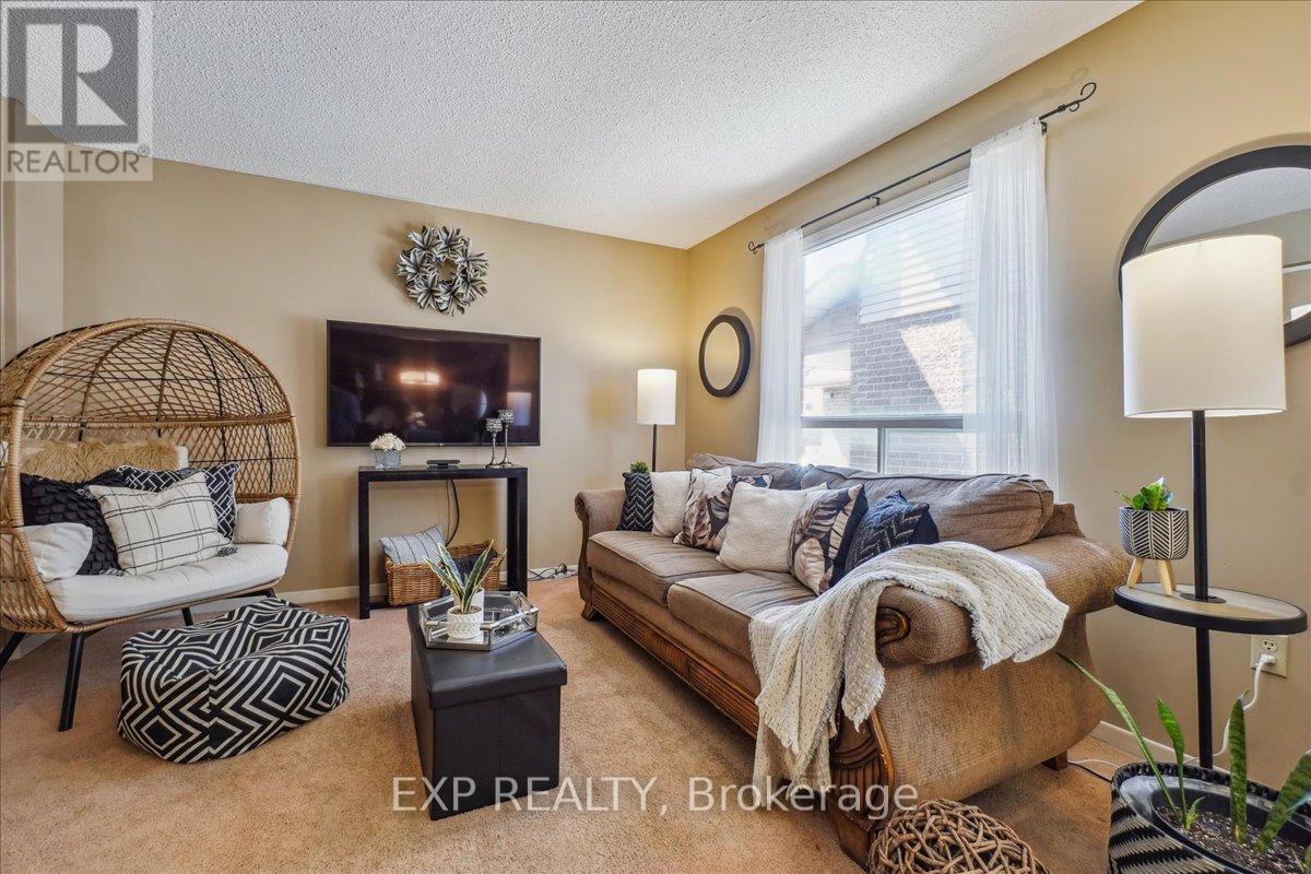 7 Rosset Valley Court, Halton Hills (Georgetown), Ontario  L7G 5E1 - Photo 8 - W12100290