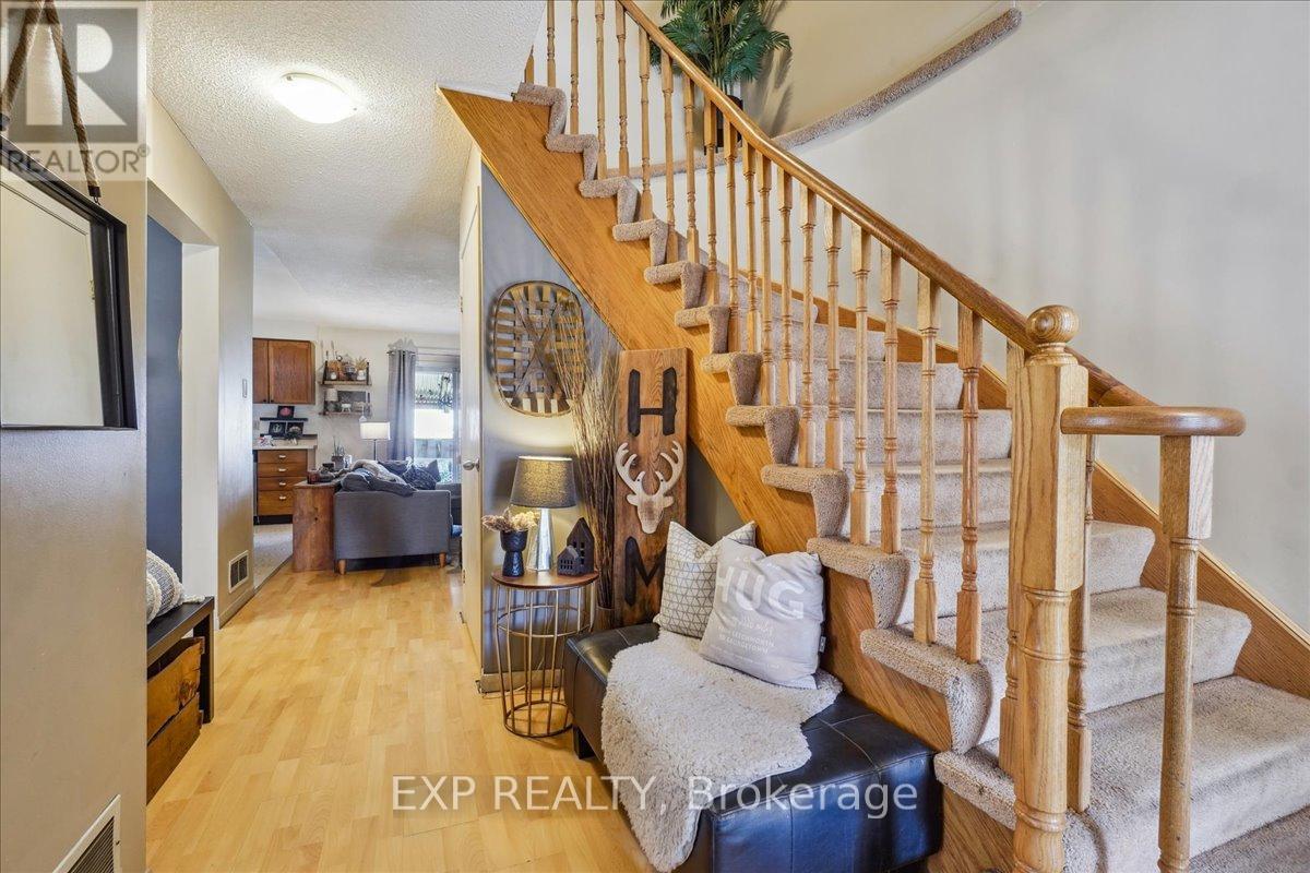 7 Rosset Valley Court, Halton Hills (Georgetown), Ontario  L7G 5E1 - Photo 11 - W12100290