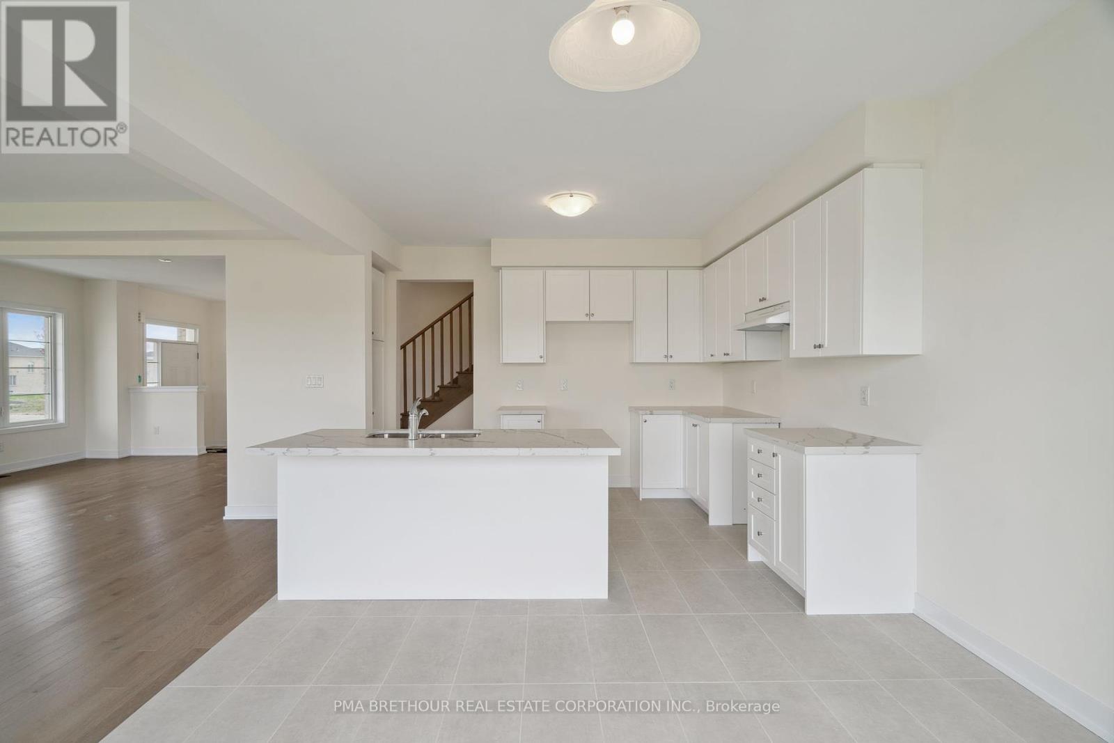 78 Walter Tunny Crescent, East Gwillimbury, Ontario  L9N 0R4 - Photo 12 - N12149355